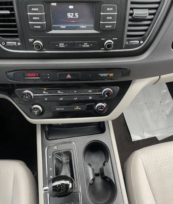 2017 Kia Sedona LX