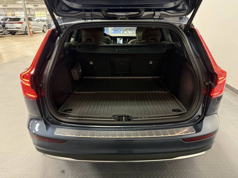 2023 Volvo V60 Cross Country B5 Plus