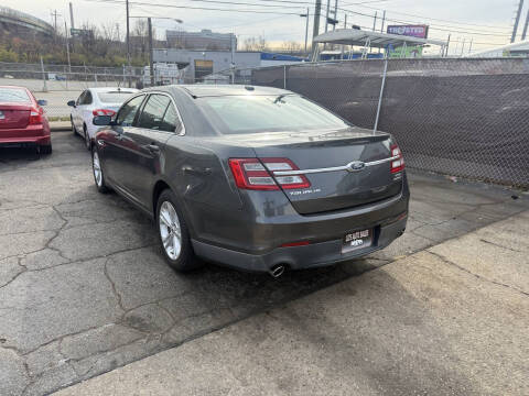 2015 Ford Taurus SEL