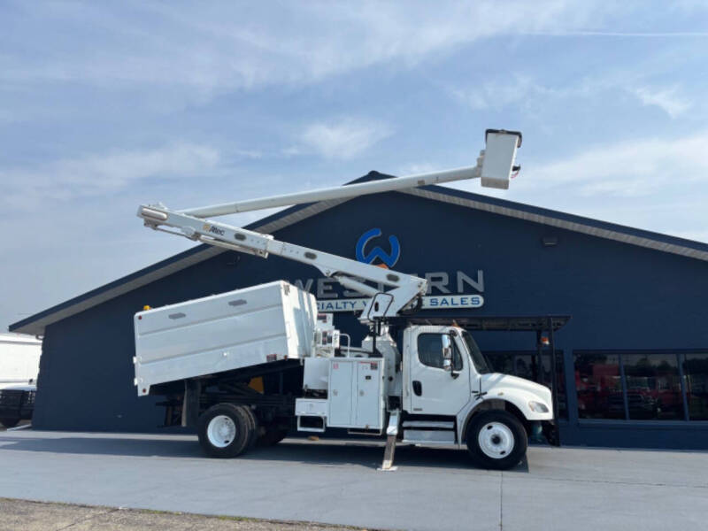 2009 Freightliner Business class M2