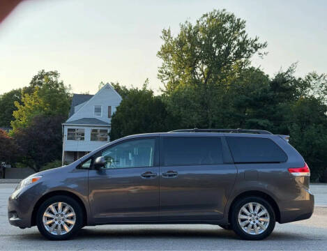 2012 Toyota Sienna LE 7-Passenger