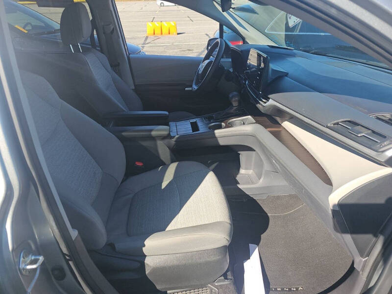 2024 Toyota Sienna LE 8-Passenger
