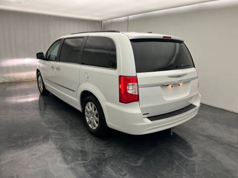 2016 Chrysler Town and Country for sale at Roman's Auto Sales in Warren MI