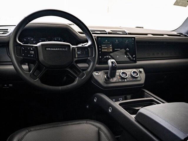 2024 Land Rover Defender 130 P400 Outbound