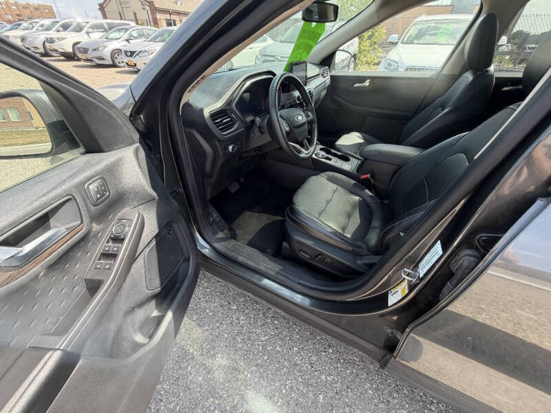 2020 Ford Escape Titanium