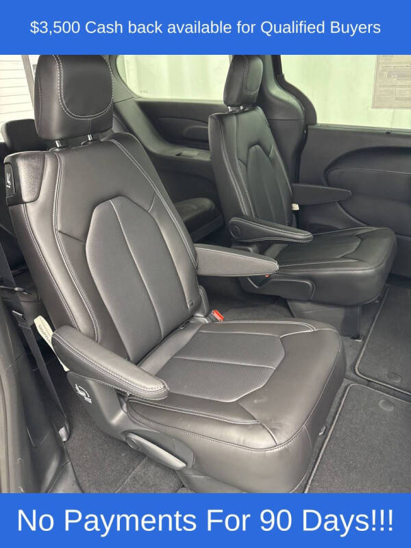 2026 Chrysler Pacifica Select
