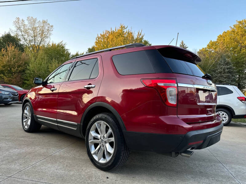 2011 Ford Explorer XLT photo 3