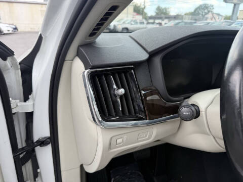 2017 Volvo S90 T6 Momentum