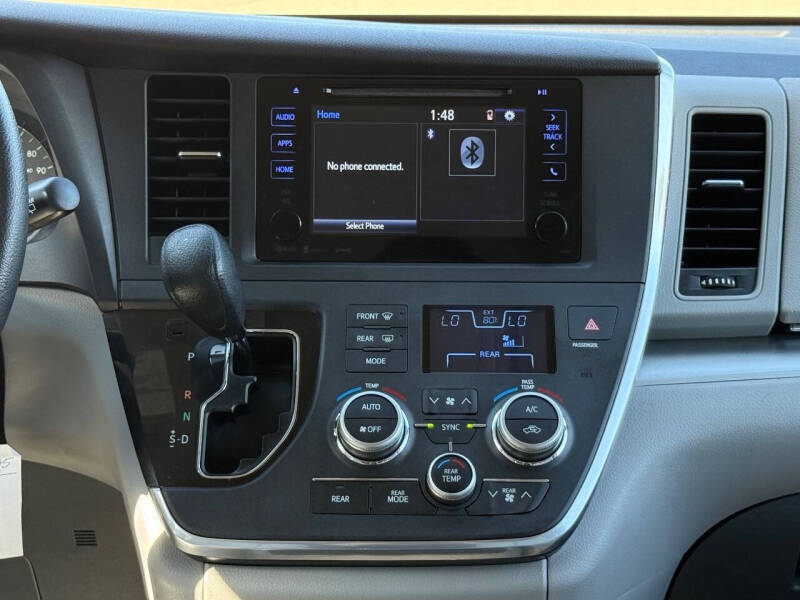 2017 Toyota Sienna LE 8-Passenger