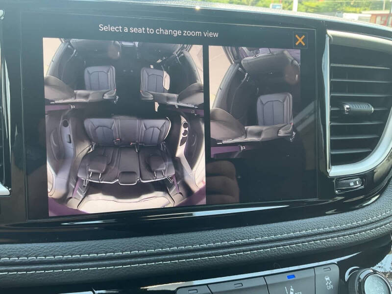 2027 Chrysler Pacifica Select