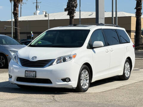 2014 Toyota Sienna XLE 8-Passenger