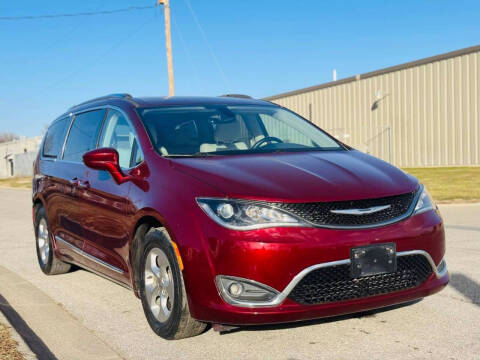 2017 Chrysler Pacifica Touring-L Plus