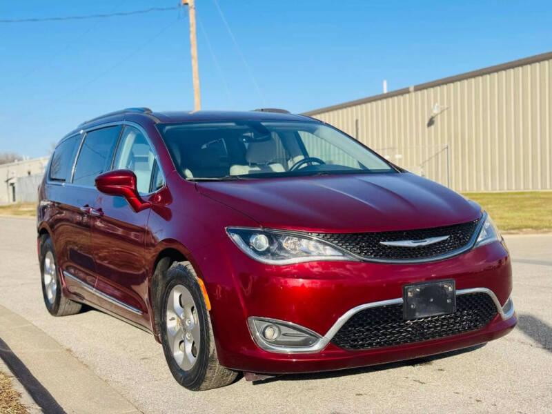 2017 Chrysler Pacifica Touring-L Plus