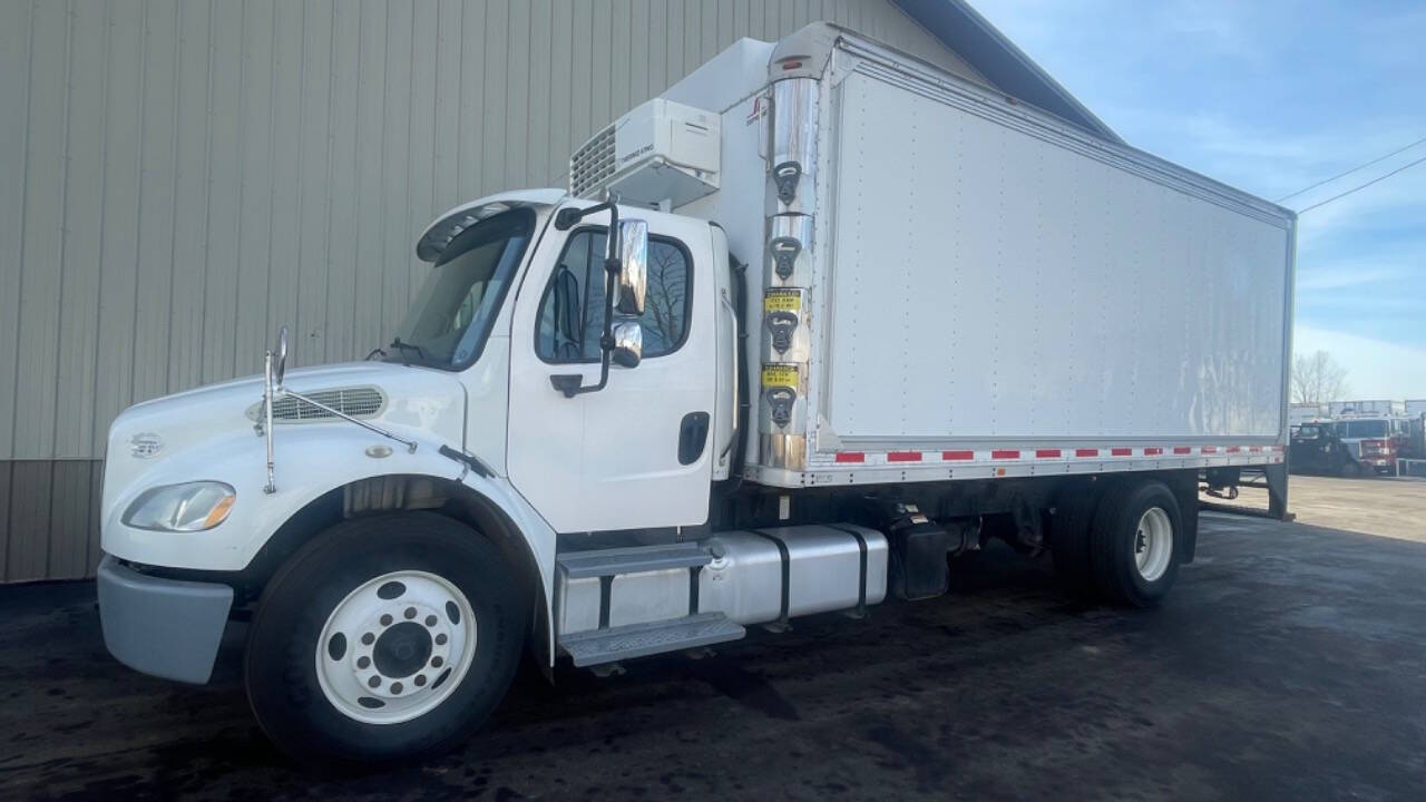 FreightlinerBOX TRUCK M24