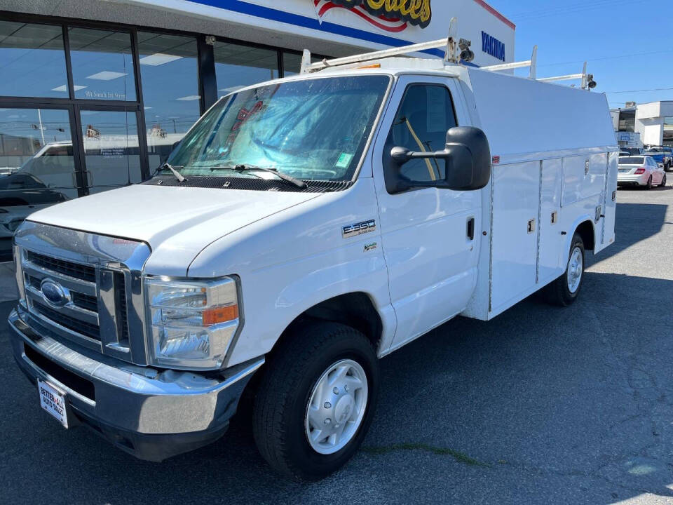 2011 Ford Econoline's photo