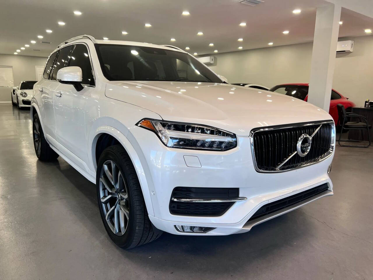 2019-volvo-xc90-t5-momentum-4dr-suv.jpg