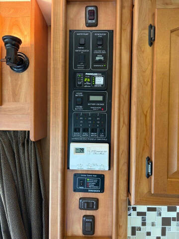 2008 Winnebago Adventurer