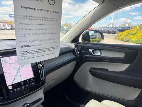 2023 Volvo XC40 B5 Plus Bright Theme
