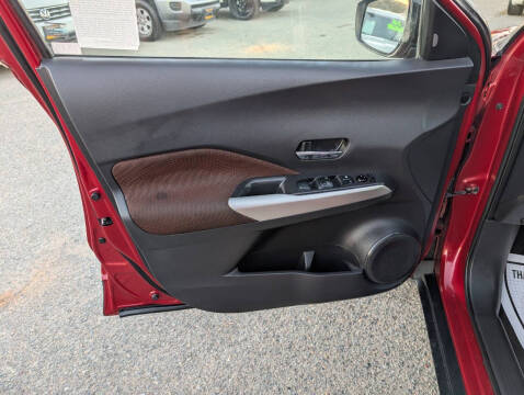 2020 Nissan Kicks SR