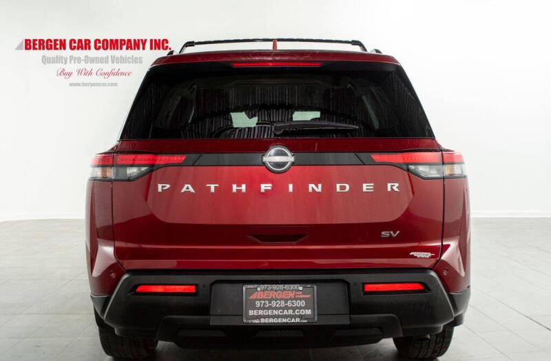 2023 Nissan Pathfinder SV