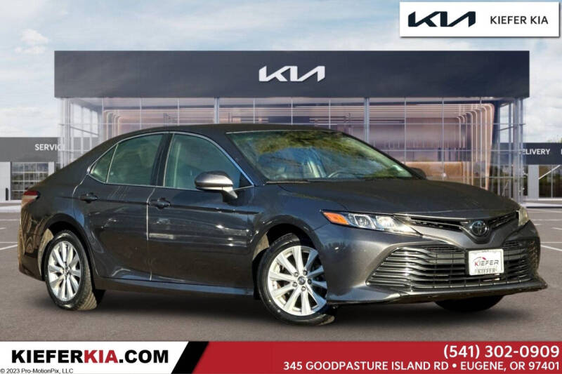 2020 Toyota Camry LE's photo