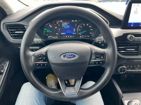 2022 Ford Escape Hybrid SE
