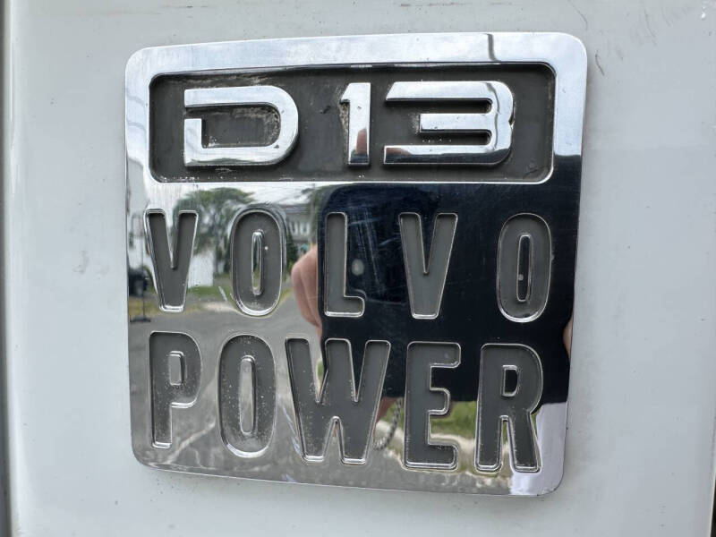 2016 Volvo VNL