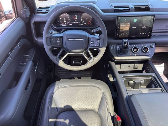 2024 Land Rover Defender 11