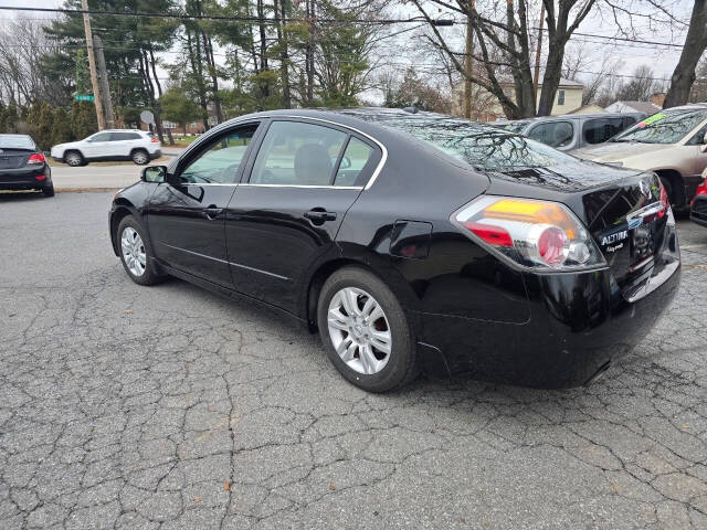 2012 Nissan Altima for sale at QUEENSGATE AUTO SALES in York, PA