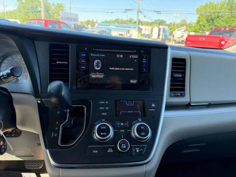 2015 Toyota Sienna LE 8-Passenger