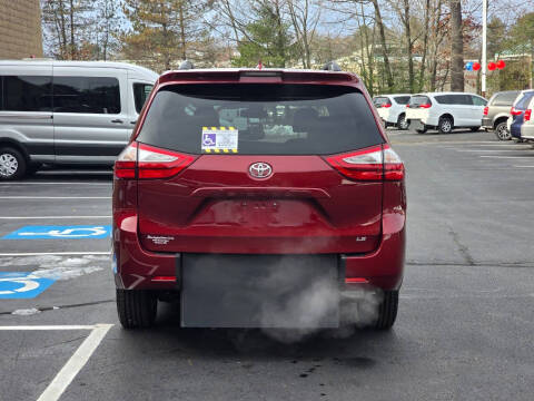 2019 Toyota Sienna LE Mobility 7-Passenger