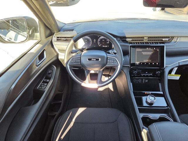 2025 Jeep Grand Cherokee Laredo X