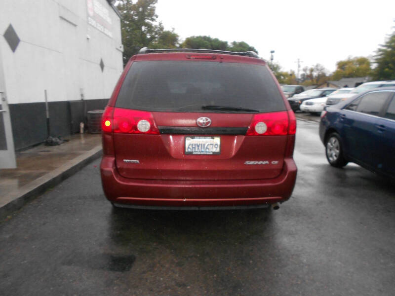 2007 Toyota Sienna CE 8-Passenger