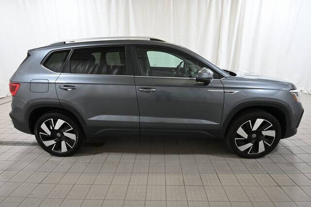 2024 Volkswagen Taos SEL 4Motion