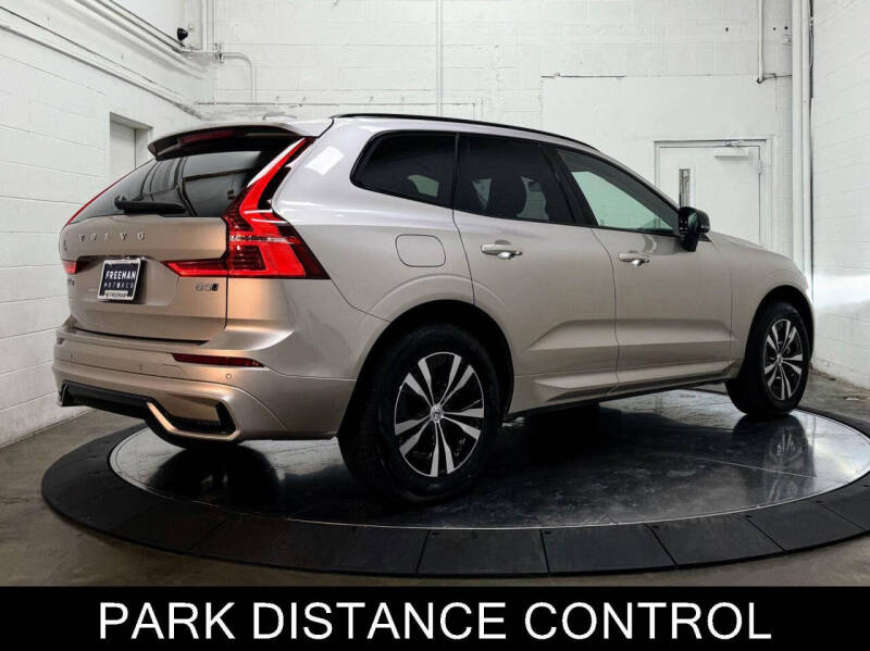2025 Volvo XC60 B5 Core Dark Theme