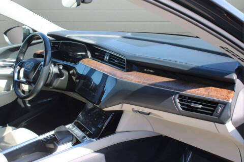 2019 Audi e-tron quattro Prestige