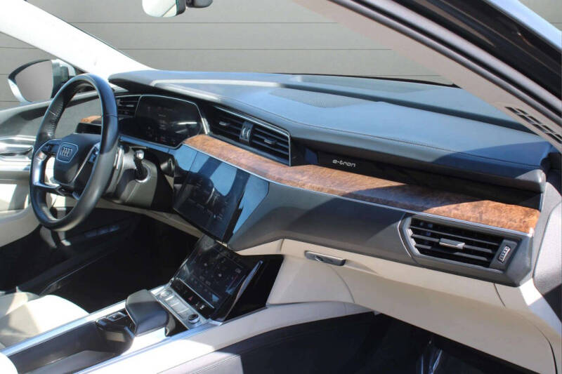 2019 Audi e-tron quattro Prestige