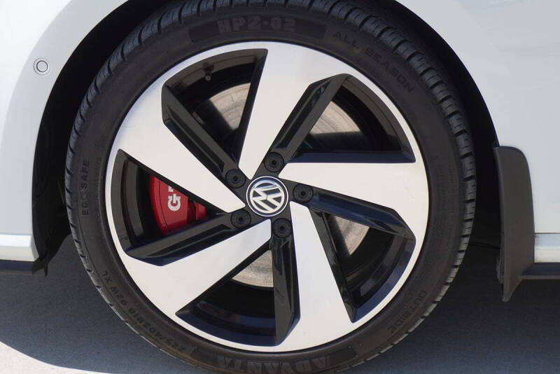 2019 Volkswagen Golf GTI SE