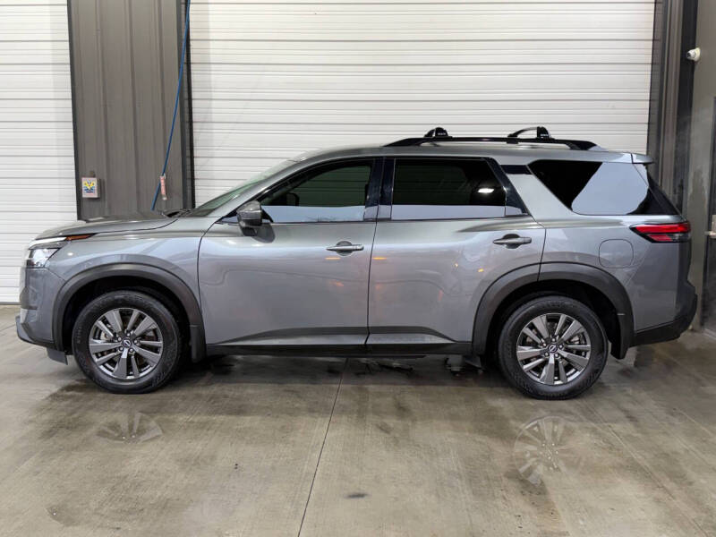 2022 Nissan Pathfinder SV