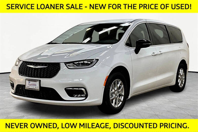 2025 Chrysler Pacifica Select