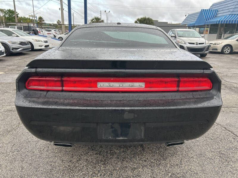 2014 Dodge Challenger SXT