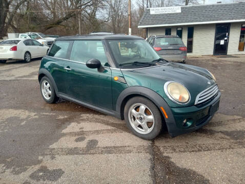 2009 MINI Cooper for sale at MEDINA WHOLESALE LLC in Wadsworth OH