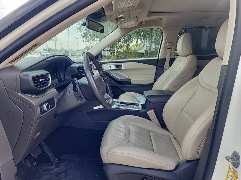 2022 Ford Explorer Hybrid Platinum