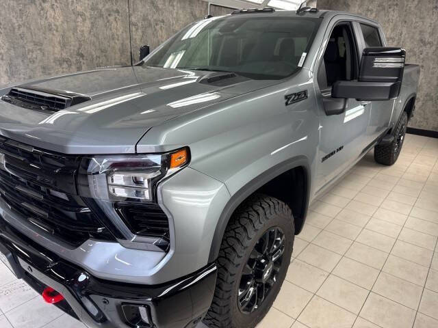 2025 Chevrolet Silverado 3500HD LT's photo