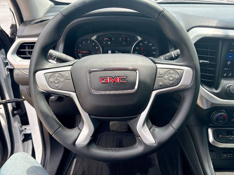 2023 GMC Acadia SLT