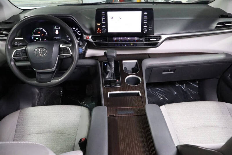 2021 Toyota Sienna LE 8-Passenger