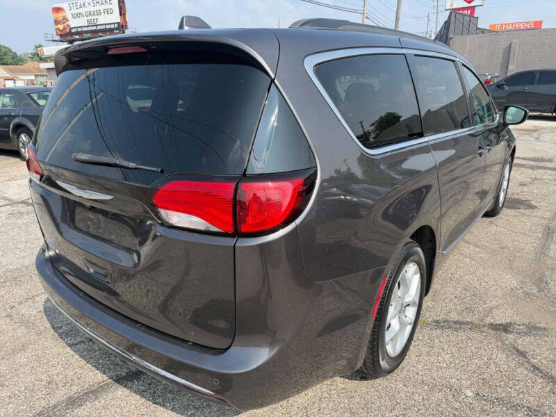 2017 Chrysler Pacifica Touring-L