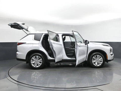 2026 Mitsubishi Outlander ES