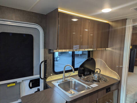 2018 Winnebago Trend 23D / 23ft