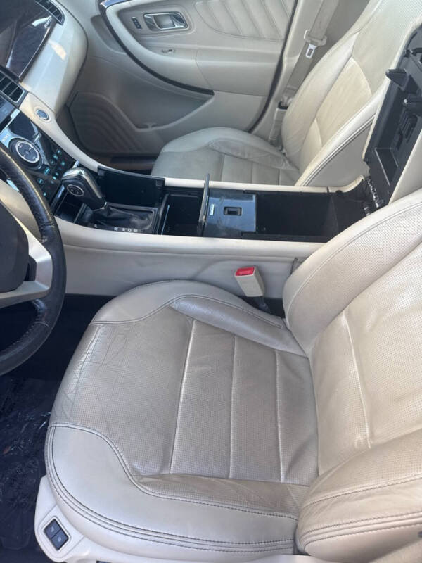 2019 Ford Taurus Limited